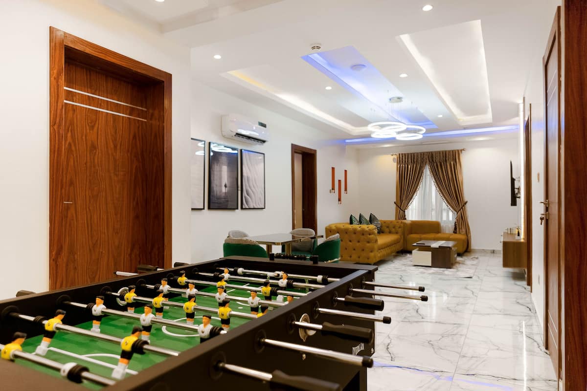 Presidential Apartment, 3 Bedrooms, Connecting Rooms | Living area | 42-inch Smart TV with digital channels
