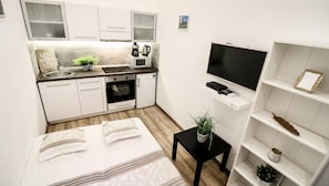 2 bedrooms, iron/ironing board, WiFi - Stay close to Day Night HOT SPOT Nightlife (Budapest)