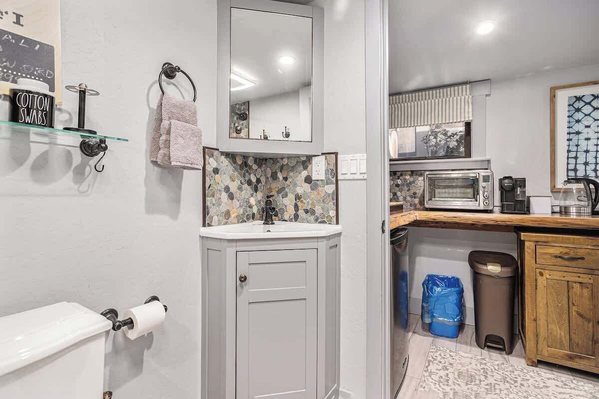 シャワー、ヘアドライヤー、シャンプー