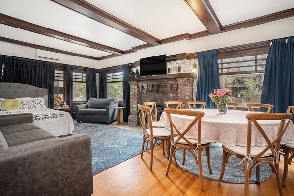 Dining - Elmwood House Berkeley (Berkeley)