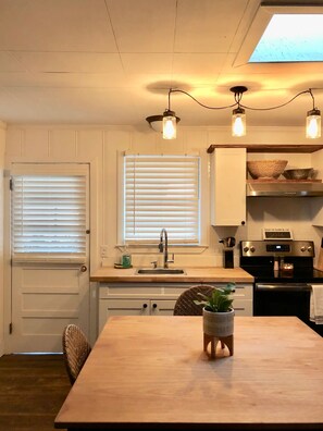 Fridge, microwave, oven, stovetop - Surf Shack - Steps to the beach! (Panama City Beach)