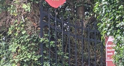 4-star rental: old-world charm with modern conveniences and private heated pool