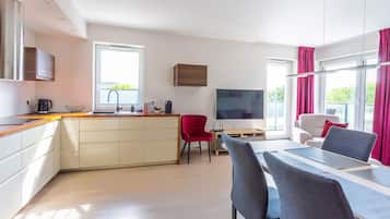 2 bedrooms, individually decorated, individually furnished, desk