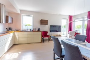 Comfort Apartment, Balcony | 2 bedrooms, individually decorated, individually furnished, desk - Betty by Q4Apartments (Gdansk)