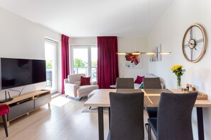2 bedrooms, individually decorated, individually furnished, desk - Betty by Q4Apartments (Gdansk)