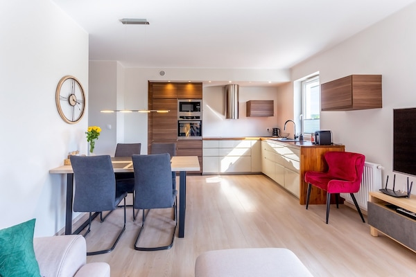 Comfort Apartment, Balcony | 2 bedrooms, individually decorated, individually furnished, desk