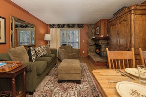 TV, fireplace - Family friendly 2 bedroom cabin themed interior (Winter Park)