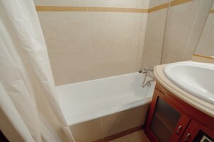 Comfort Apartment | Bathroom