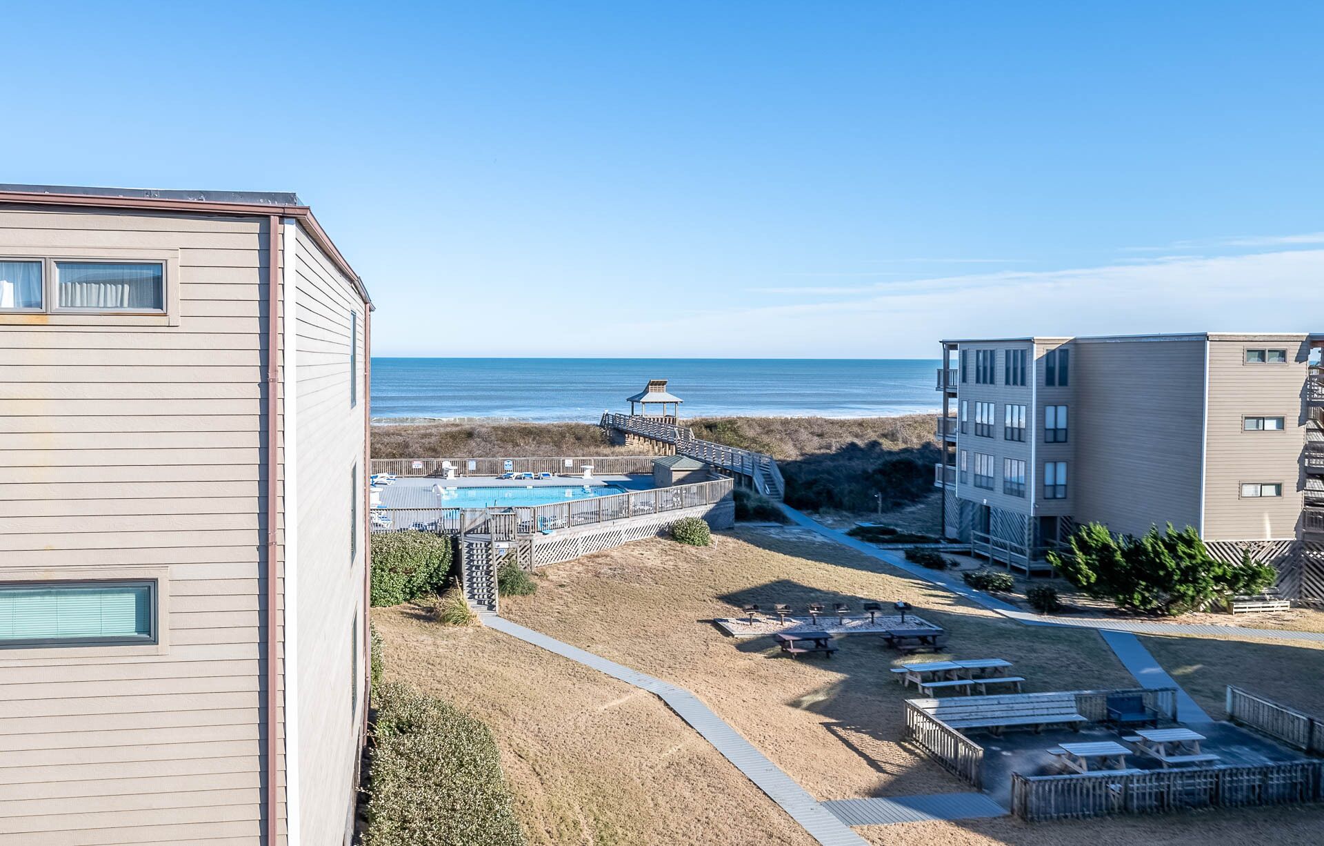 D3750 Beach Bliss. Top Floor Condo, Amazing Ocean View, Community Pool/Tennis