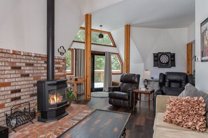 TV, video games, table football, ping pong - Dome Sweet Dome- Unique Mountain Getaway! (Arnold)