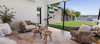 Sunset House - Soak up the sun and enjoy the laid-back lifestyle