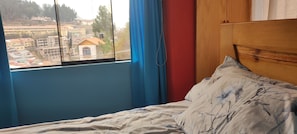 3 bedrooms, desk, free WiFi, bed sheets