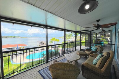 Lake Retreat for10 has Pool-Dock-4 Bedrooms-2 Bath Expansive Lakefront Views