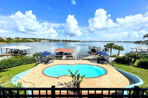 Lake Retreat for10 has Pool-Dock-4 Bedrooms-2 Bath Expansive Lakefront Views