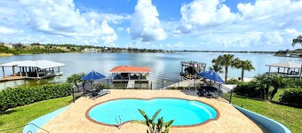 Lake Retreat for10 has Pool-Dock-4 Bedrooms-2 Bath Expansive Lakefront Views