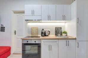 Fridge, microwave, oven, stovetop - Midtown one bedroom Musician Neighbourhood (Budapest)