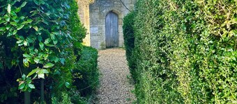 Historic Charm : Perfect For Groups. Hot tub and plenty of parking onsite
