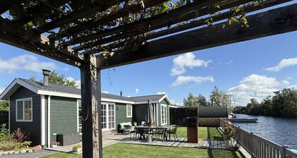 Private Lakeside house with sauna - near Amsterdam