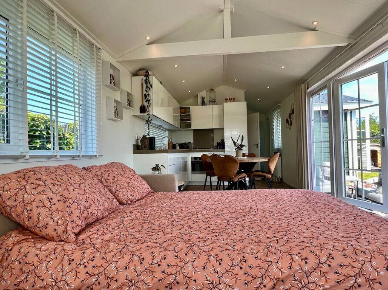 2 bedrooms, desk, travel crib, free WiFi