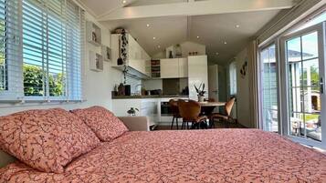 2 bedrooms, desk, travel crib, free WiFi