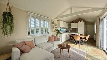 TV, fireplace, stereo