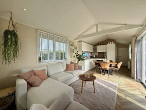 TV, fireplace, stereo