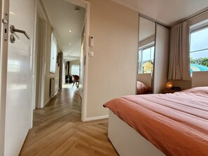 2 slaapkamers, een bureau, reisbedje, gratis wifi