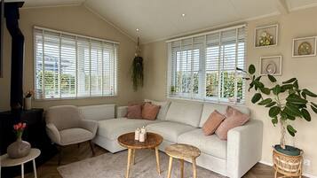 Fernseher, Kamin, Stereoanlage