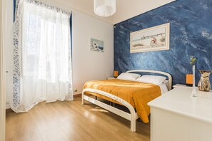 2 makuuhuonetta, silitysrauta/-lauta, ilmainen Wi-Fi, vuodevaatteet