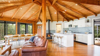 Hidden Orchard - Pet Friendly - 4 Mins Walk to Beach