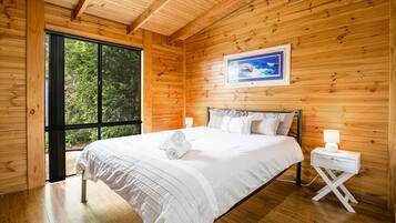 3 bedrooms, iron/ironing board, travel cot, free WiFi