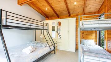 3 bedrooms, iron/ironing board, travel cot, free WiFi