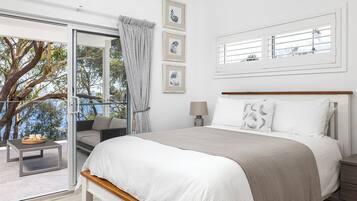 5 bedrooms, desk, free WiFi, bed sheets