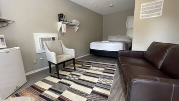 1 bedroom, bed sheets
