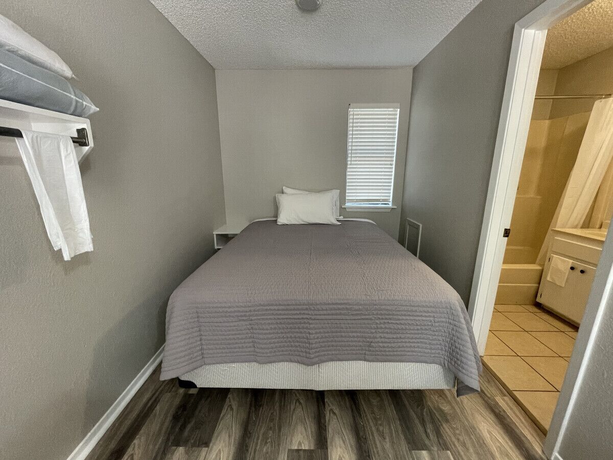 1 多间卧室、床单