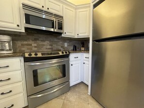 Fridge, microwave, oven, stovetop - Duplex Style Cabin on Lake Texoma: Cabin 205 (Denison)