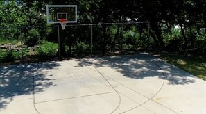 A basketball court with a hoop and a sign that reads "Grandpappy Point." - Duplex Style Cabin on Lake Texoma: Cabin 209 (Denison)