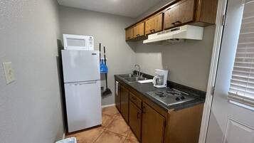 Fridge, microwave, stovetop, coffee/tea maker