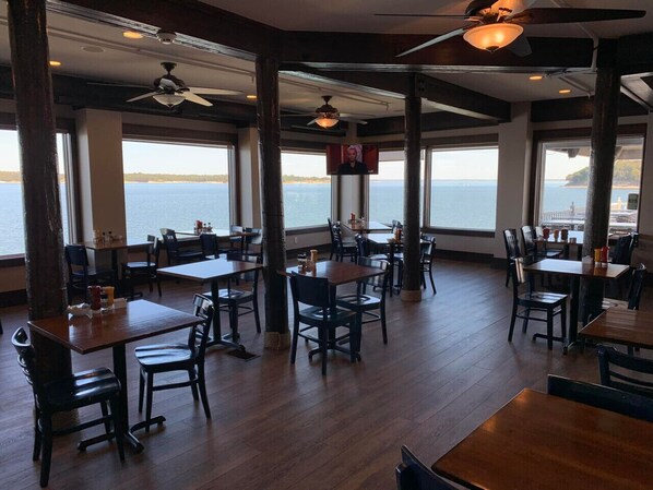 Dining - Duplex Style Cabin on Lake Texoma: Cabin 211 (Denison)