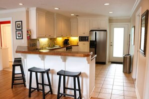 Fridge, microwave, stovetop, dishwasher