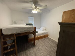 6 bedrooms, bed sheets