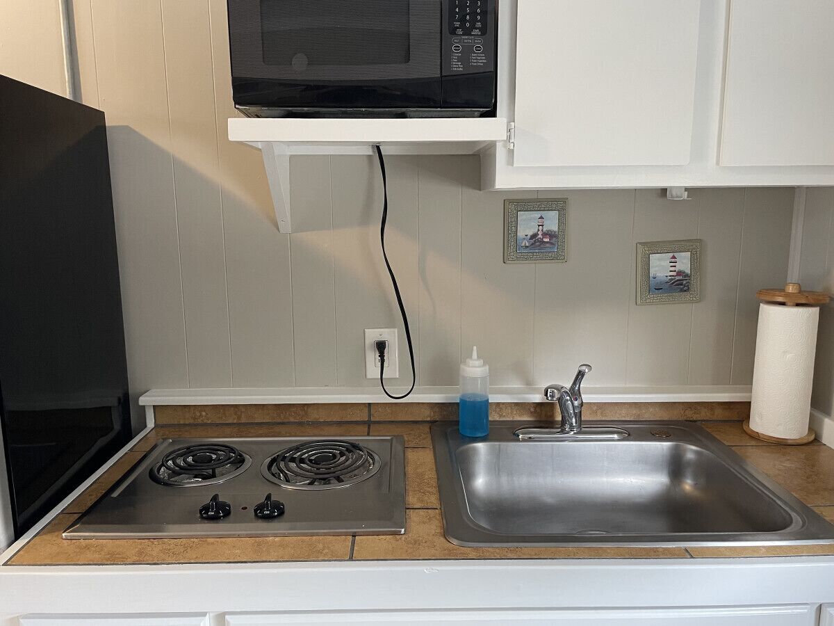 Micro-ondes, plaque de cuisson, cafetière/bouilloire