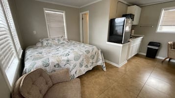 1 bedroom, bed sheets