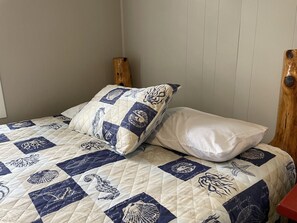 1 bedroom, bed sheets