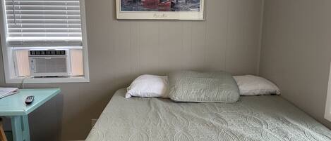 1 bedroom, bed sheets