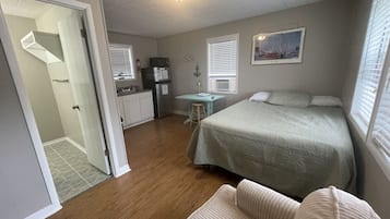 1 bedroom, bed sheets