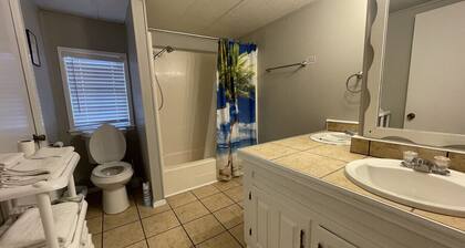Relaxing 3 bedroom cabin at Little Mineral Marina