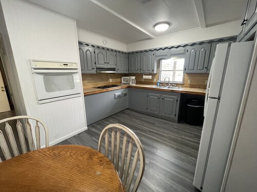 Relaxing 3 bedroom cabin at Little Mineral Marina