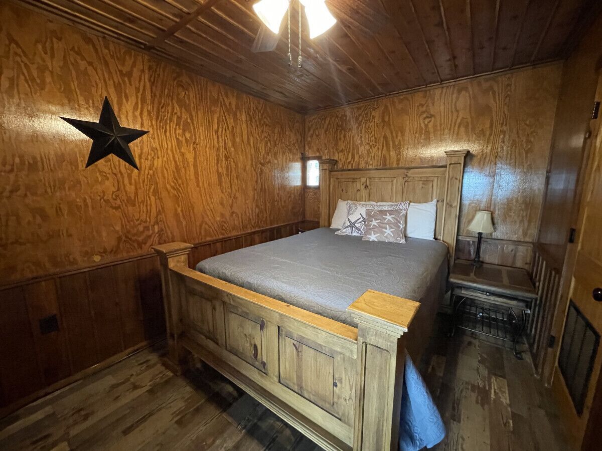 2 bedrooms, bed sheets