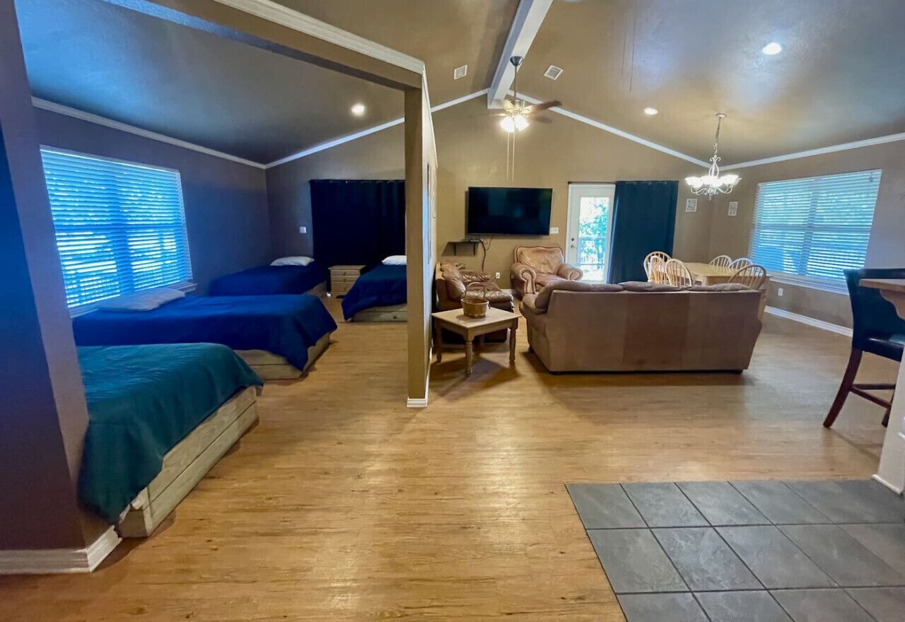 3 bedrooms, bed sheets